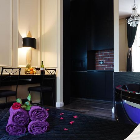 Jacuzzi Spa Black Apartment Krasków Exterior foto