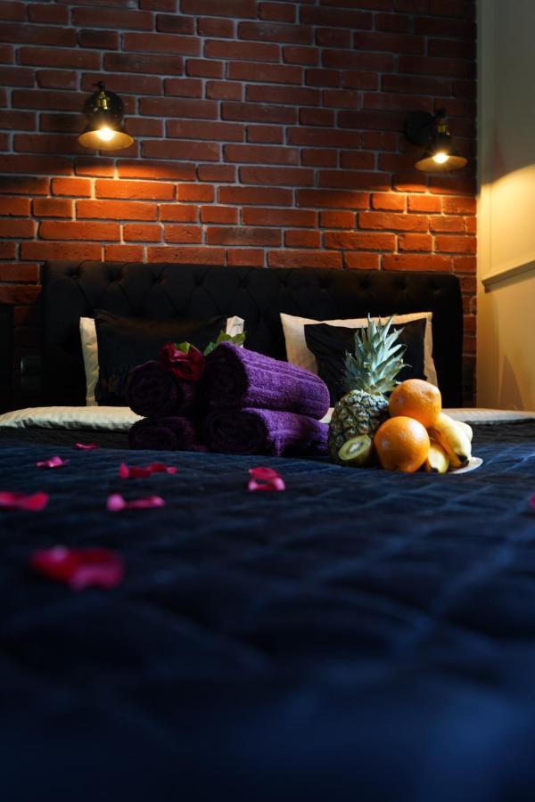 Jacuzzi Spa Black Apartment Krasków Exterior foto