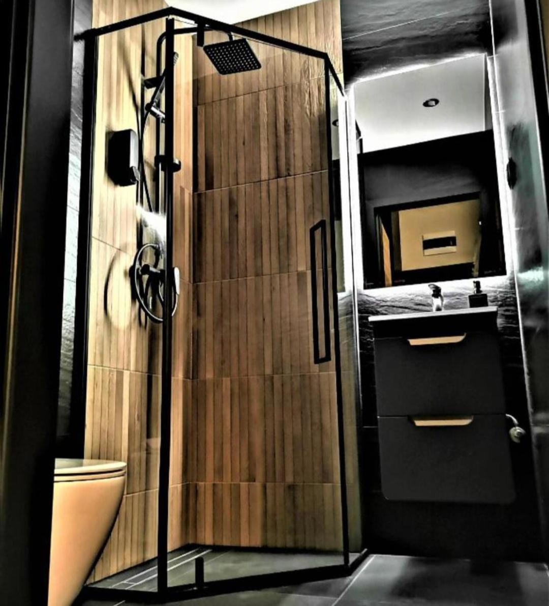 Jacuzzi Spa Black Apartment Krasków Exterior foto